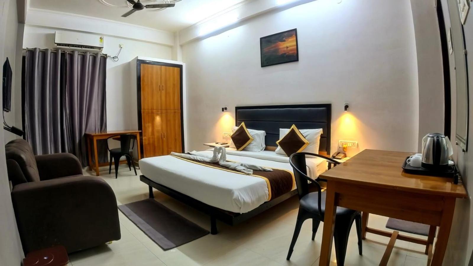 Holidayy Inn Allāhābād Junction Zewnętrze zdjęcie